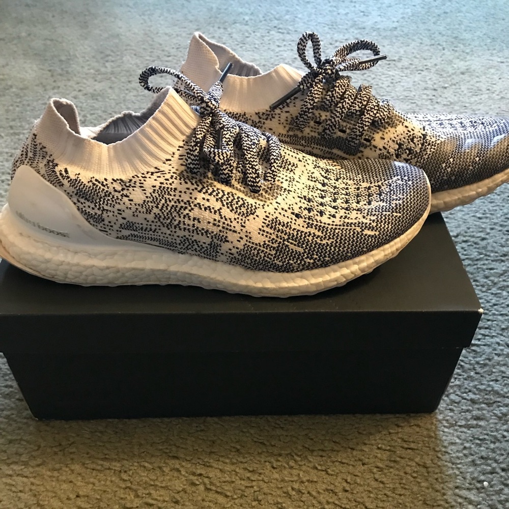 Adidas Ultra Boost Uncaged - Grey/White.